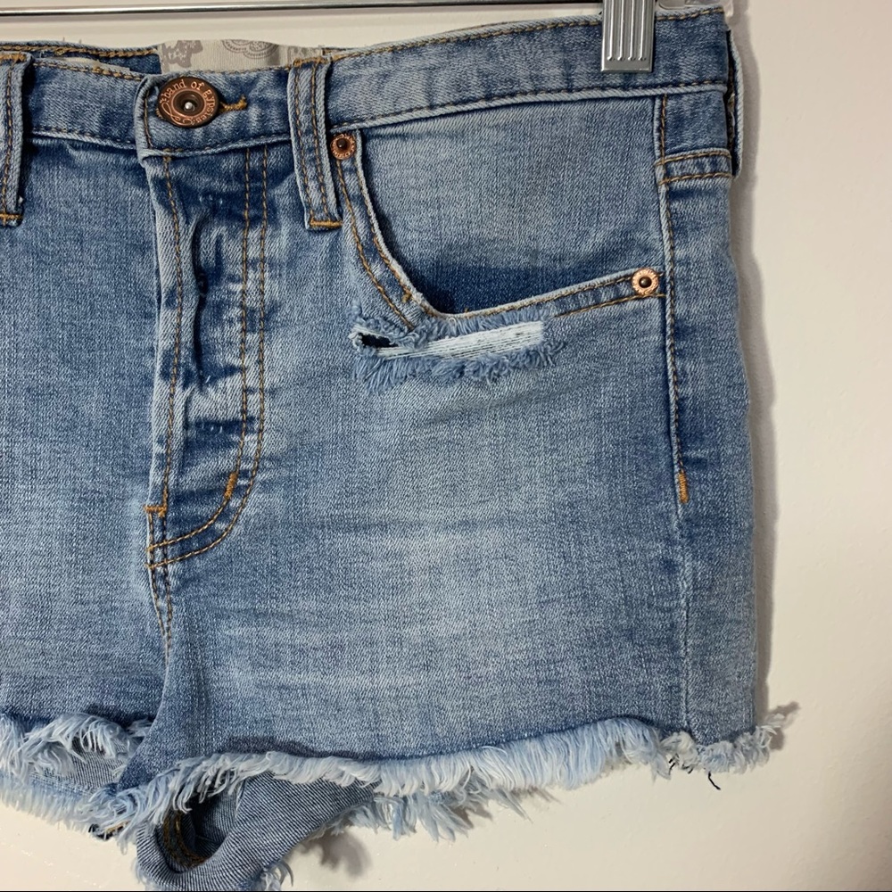 Band of Gypsies Zoey Frayed Hem Button Fly Distressed Shorts Size 25 - Picture 11 of 12